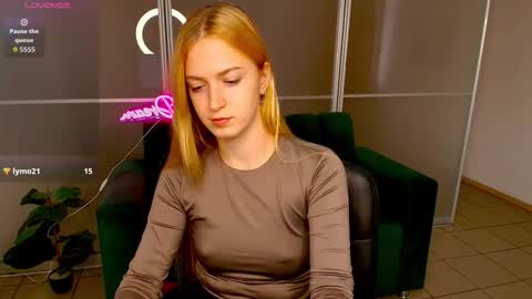 Snapshot of mirandamayers chatting on October 20, 11:59 am MirandaMayers online show from October 20, 11:59 am