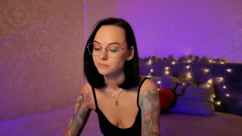 MiraSkyy online show from April 8, 9:29 pm