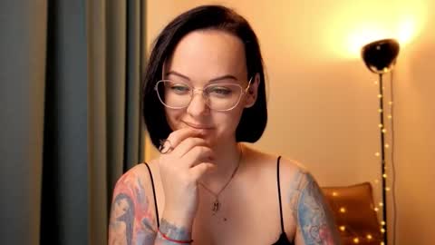 MiraSkyy online show from November 4, 2:07 pm