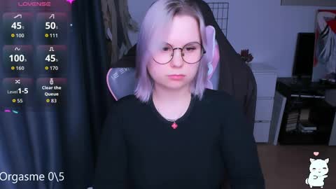 Kira online show from April 3, 6:04 pm