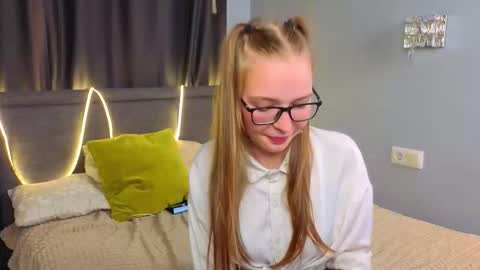 Lina online show from October 20, 9:20 pm
