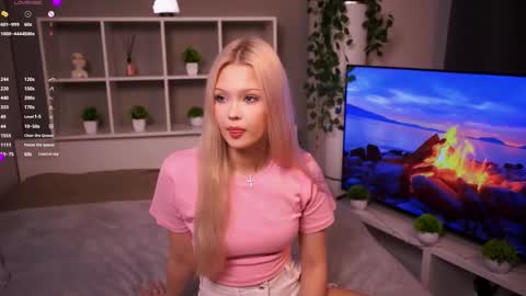 Elsa online show from November 2, 10:43 pm