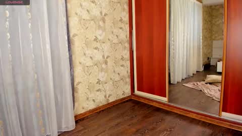 mishapallmer online show from November 25, 10:25 am