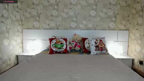 mishapallmer online show from December 15, 6:42 am