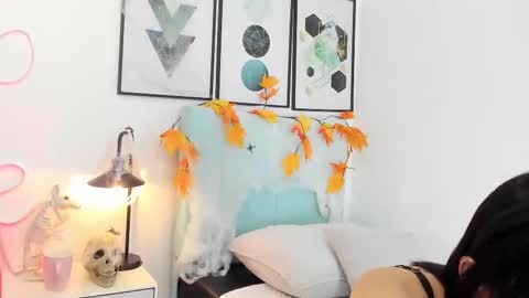 Snapshot of miss__ivy chatting on October 28, 12:06 pm   online show from October 28, 12:06 pm