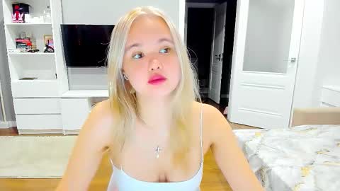 miss__selena online show from October 27, 5:02 pm