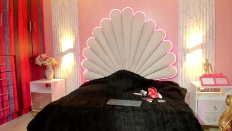 miss__star_ online show from June 6, 3:29 pm