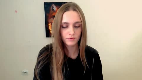 Snapshot of miss_angelina_ chatting on October 9, 6:52 am Angelina online show from October 9, 6:52 am
