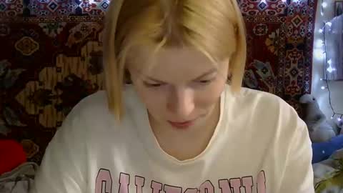 Snapshot of miss_elistia_ chatting on September 19, 11:25 am Elis online show from September 19, 11:25 am