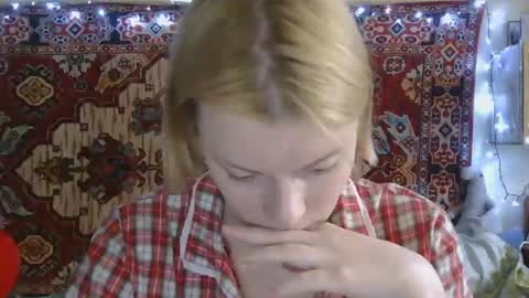Snapshot of miss_elistia_ chatting on October 3, 11:07 am Elis online show from October 3, 11:07 am
