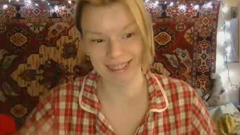 Snapshot of miss_elistia_ chatting on October 7, 11:28 am Elis online show from October 7, 11:28 am