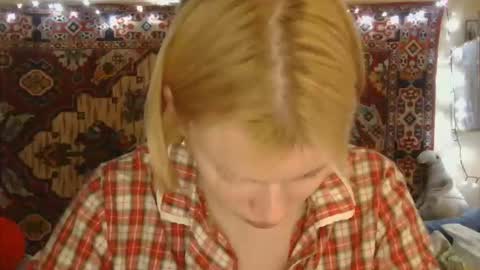 Snapshot of miss_elistia_ chatting on September 30, 11:21 am Elis online show from September 30, 11:21 am