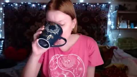 Snapshot of miss_elistia_ chatting on February 19, 3:27 pm Elis online show from February 19, 3:27 pm