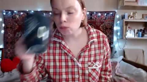 Snapshot of miss_elistia_ chatting on March 6, 1:46 pm Elis online show from March 6, 1:46 pm
