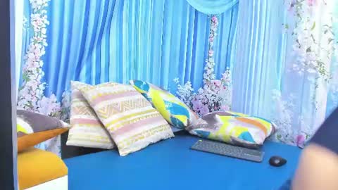 Monica Patricia online show from August 9, 3:23 am