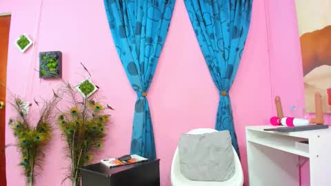 Snapshot of miss_flora chatting on February 8, 1:43 am Monica Patricia online show from February 8, 1:43 am