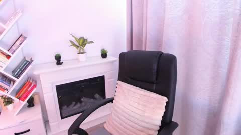 Snapshot of miss_jollie chatting on October 28, 10:27 am miss_jollie online show from October 28, 10:27 am