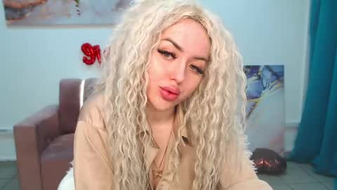 Snapshot of miss_kiten chatting on February 11, 4:01 am miss_kiten online show from February 11, 4:01 am