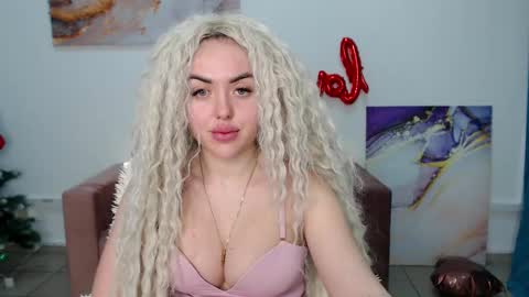 Snapshot of miss_kiten chatting on February 23, 3:24 am miss_kiten online show from February 23, 3:24 am