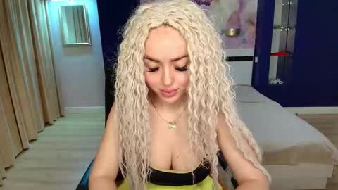 miss_kiten online show from November 9, 8:44 pm