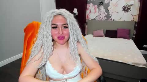 Snapshot of miss_kiten chatting on September 17, 10:35 pm miss_kiten online show from September 17, 10:35 pm