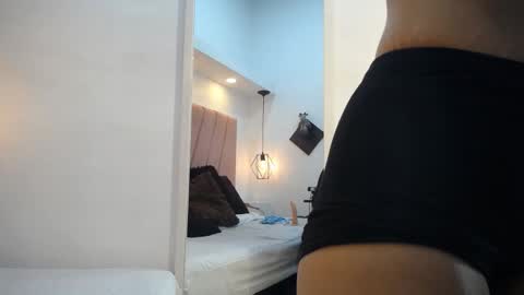 mia online show from November 13, 2:31 pm