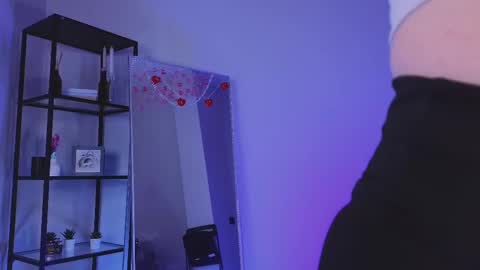 Snapshot of miss_spider chatting on February 27, 6:02 am Spider girl Help me reach 10 likes online show from February 27, 6:02 am