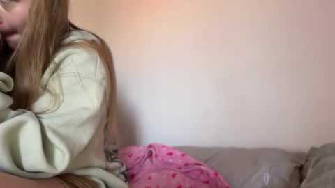 Ameliahs online show from October 9, 1:38 pm