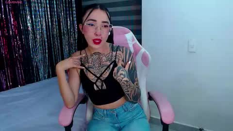 Camila Flores online show from November 19, 2:22 am