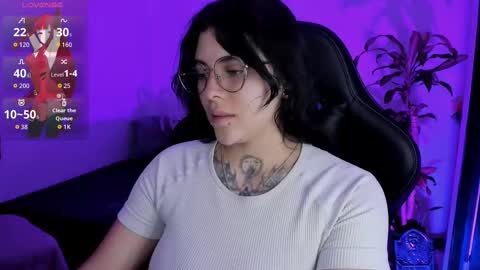 Snapshot of misscharlottte_18 chatting on October 18, 2:38 am Missy Charlottte. Hey remember to give me a thumbs up ty online show from October 18, 2:38 am