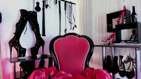 Missdarklady online show from April 6, 10:22 pm