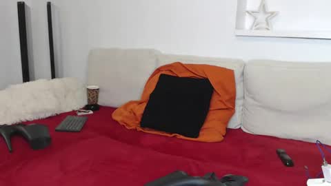 missjenifer online show from October 3, 7:11 pm