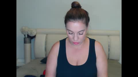 Khloe online show from November 19, 7:23 pm