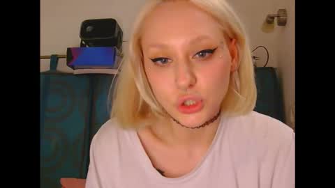 Krissy  Subscribe to my new account nickname Nikkisilk online show from October 28, 7:59 pm