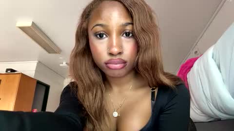 missmarimac online show from February 23, 4:42 pm