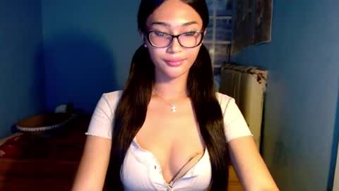 missminervaa online show from June 21, 5:41 pm