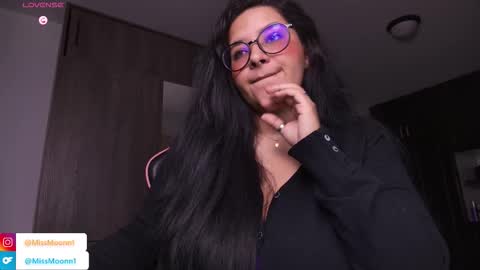 Snapshot of missmoonn chatting on October 27, 10:54 pm MissMoon online show from October 27, 10:54 pm