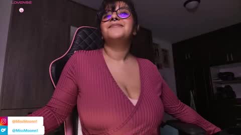 Snapshot of missmoonn chatting on September 11, 2:02 am MissMoon online show from September 11, 2:02 am