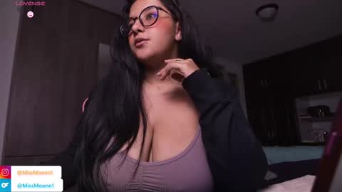 Snapshot of missmoonn chatting on October 16, 2:00 am MissMoon online show from October 16, 2:00 am