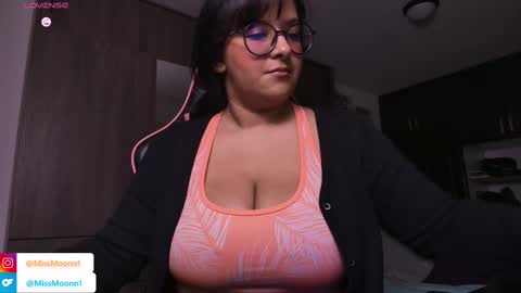 Snapshot of missmoonn chatting on September 12, 2:46 am MissMoon online show from September 12, 2:46 am