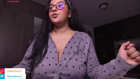 Snapshot of missmoonn chatting on October 29, 1:07 am MissMoon online show from October 29, 1:07 am