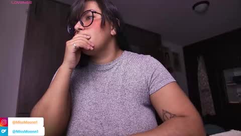 Snapshot of missmoonn chatting on October 8, 2:08 am MissMoon online show from October 8, 2:08 am