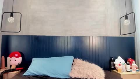 victoria  online show from February 23, 8:00 pm