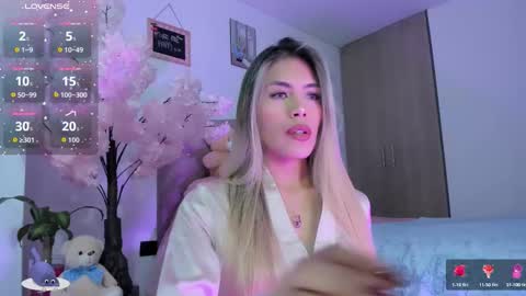 ... Independent model online show from December 14, 2:51 am