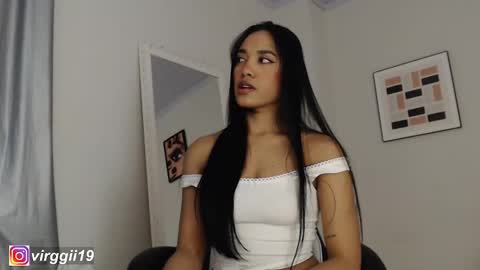 missvirggii online show from October 25, 12:11 am