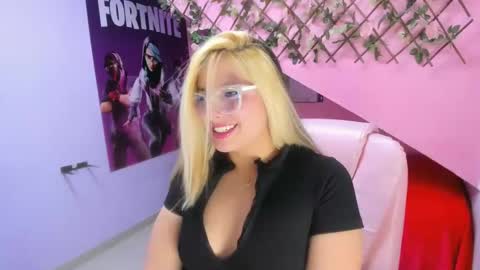 missylove303av online show from October 17, 4:22 pm