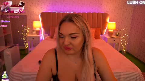Snapshot of missyymartinezz chatting on January 23, 7:54 am Amely online show from January 23, 7:54 am