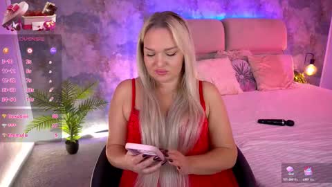 Snapshot of missyymartinezz chatting on October 13, 10:06 am Amely online show from October 13, 10:06 am