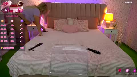 Snapshot of missyymartinezz chatting on February 13, 3:35 pm Amely online show from February 13, 3:35 pm