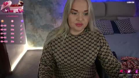 Snapshot of missyymartinezz chatting on February 15, 7:27 am Amely online show from February 15, 7:27 am